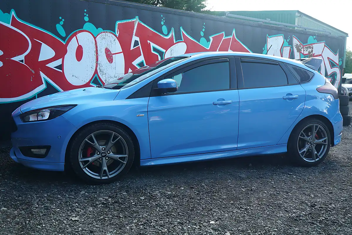 Used 2018 Ford Focus ST-Line X Blue - Interior and Exterior details 9