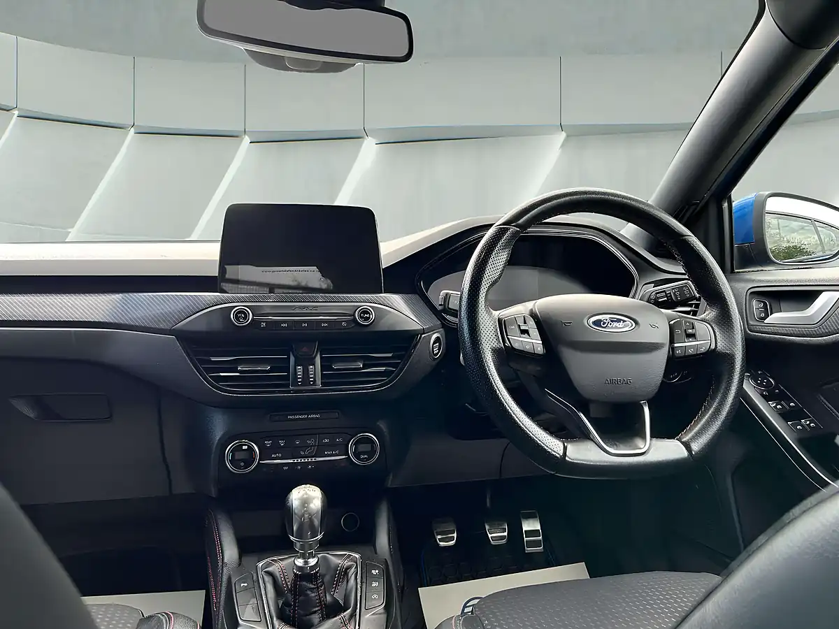 Used 2018 Ford Focus ST-Line X Blue - Interior and Exterior details 11