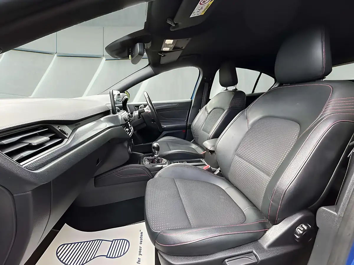 Used 2018 Ford Focus ST-Line X Blue - Interior and Exterior details 13