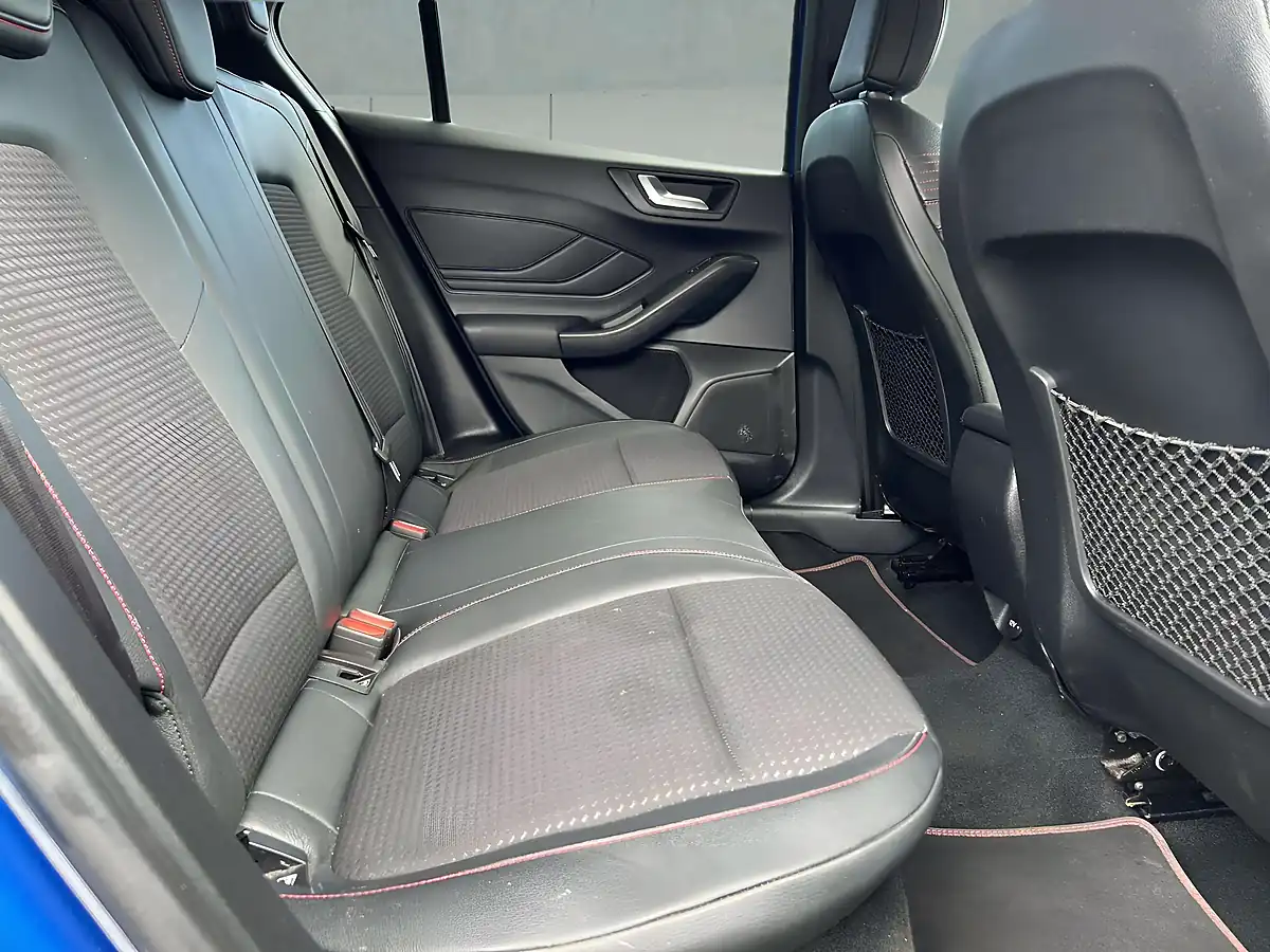 Used 2018 Ford Focus ST-Line X Blue - Interior and Exterior details 14