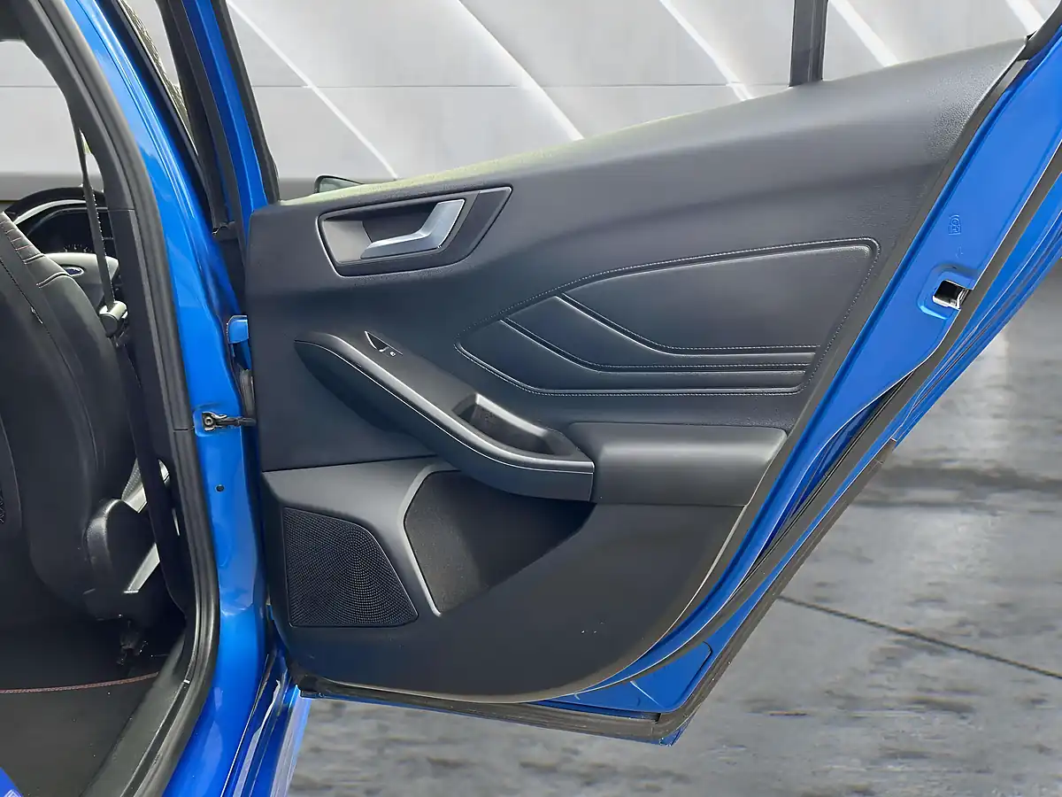 Used 2018 Ford Focus ST-Line X Blue - Interior and Exterior details 17