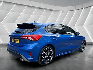 Used 2018 Ford Focus ST-Line X Blue - Interior and Exterior details 6