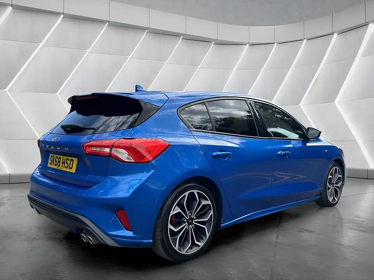 Used 2018 Ford Focus ST-Line X Blue - Interior and Exterior details 6