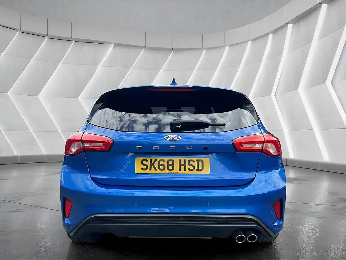 Used 2018 Ford Focus ST-Line X Blue - Interior and Exterior details 7