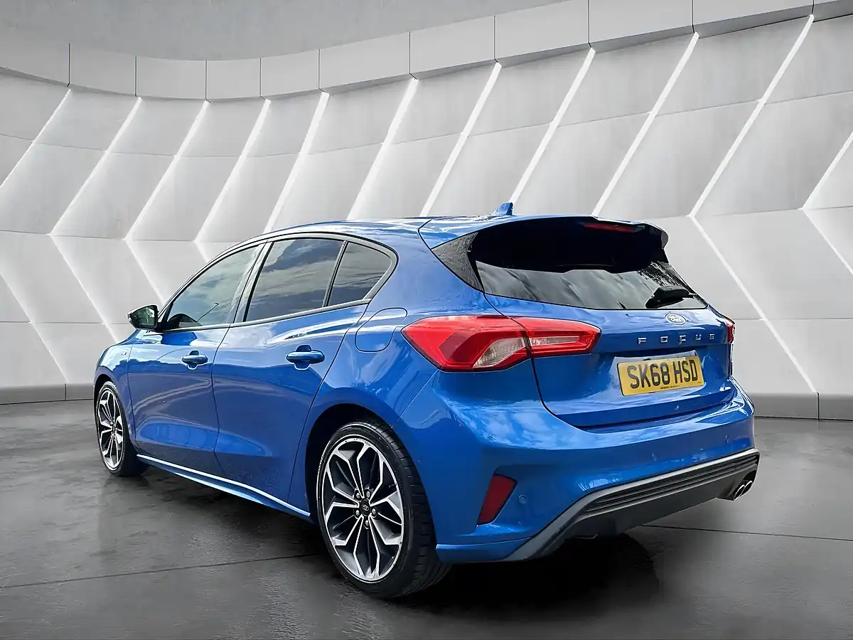 Used 2018 Ford Focus ST-Line X Blue - Interior and Exterior details 8