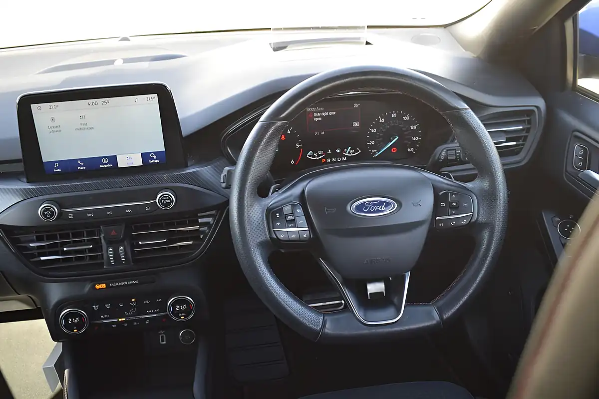 Used 2018 Ford Focus ST-Line X Desert Island Blue - Interior and Exterior details 13