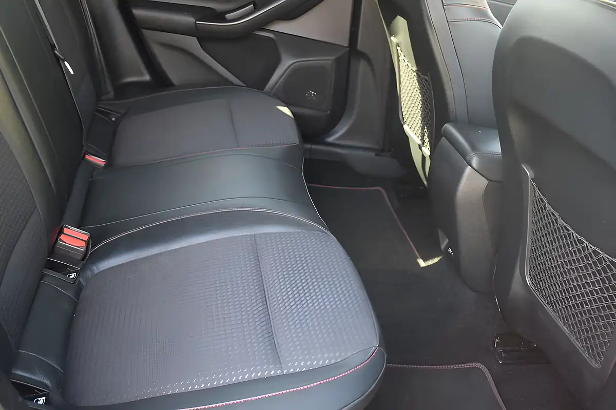 Used 2018 Ford Focus ST-Line X Desert Island Blue - Interior and Exterior details 14