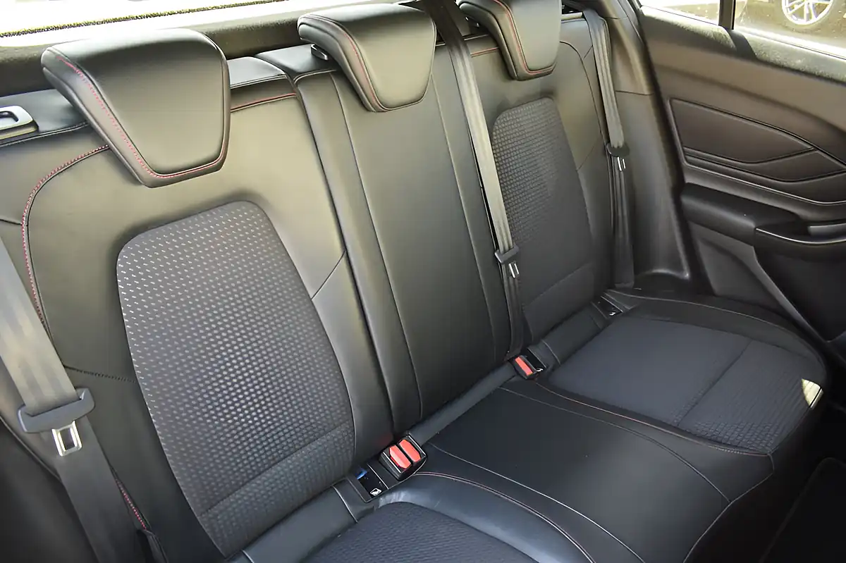 Used 2018 Ford Focus ST-Line X Desert Island Blue - Interior and Exterior details 15