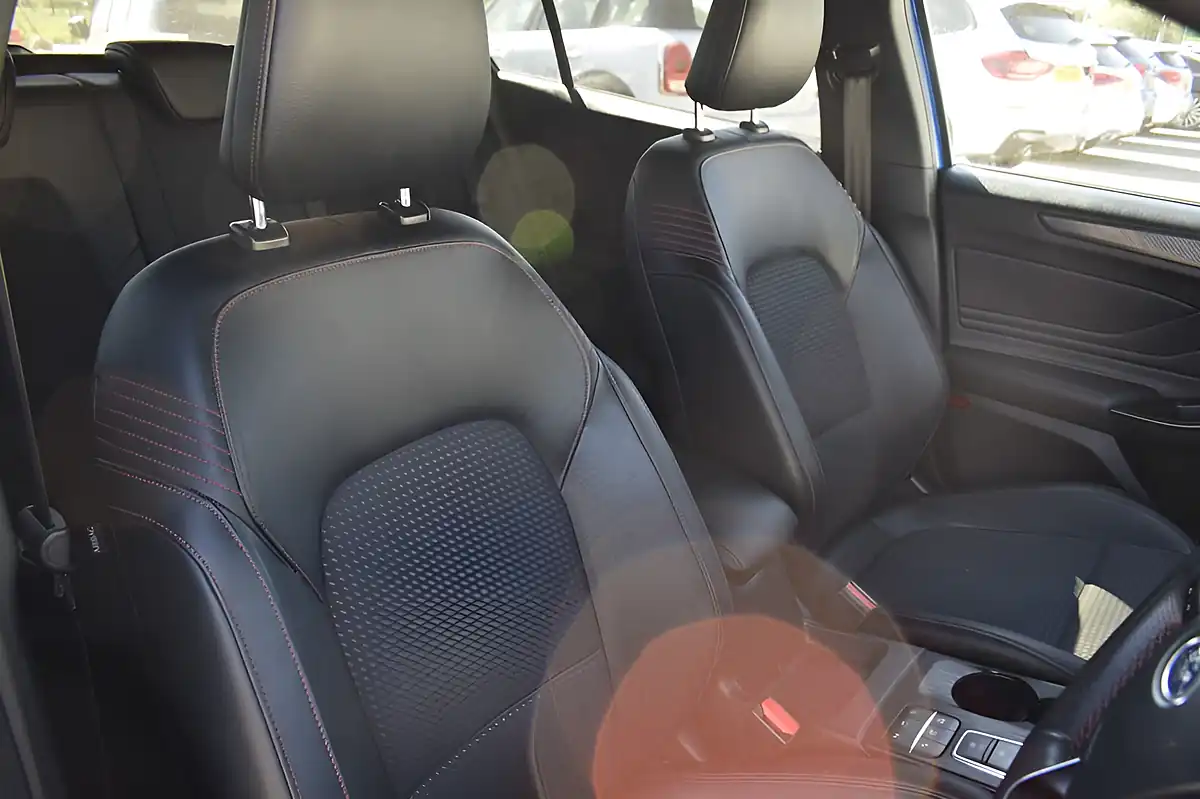 Used 2018 Ford Focus ST-Line X Desert Island Blue - Interior and Exterior details 17