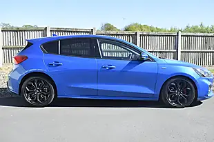 Used 2018 Ford Focus ST-Line X Desert Island Blue - Interior and Exterior details 5