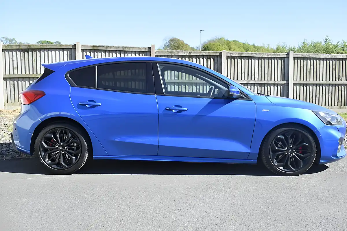 Used 2018 Ford Focus ST-Line X Desert Island Blue - Interior and Exterior details 5