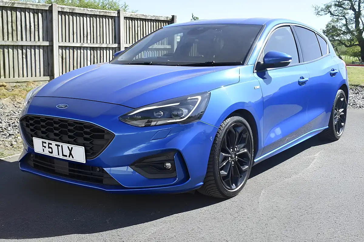 Used 2018 Ford Focus ST-Line X Desert Island Blue - Interior and Exterior details 7