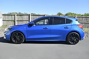 Used 2018 Ford Focus ST-Line X Desert Island Blue - Interior and Exterior details 8