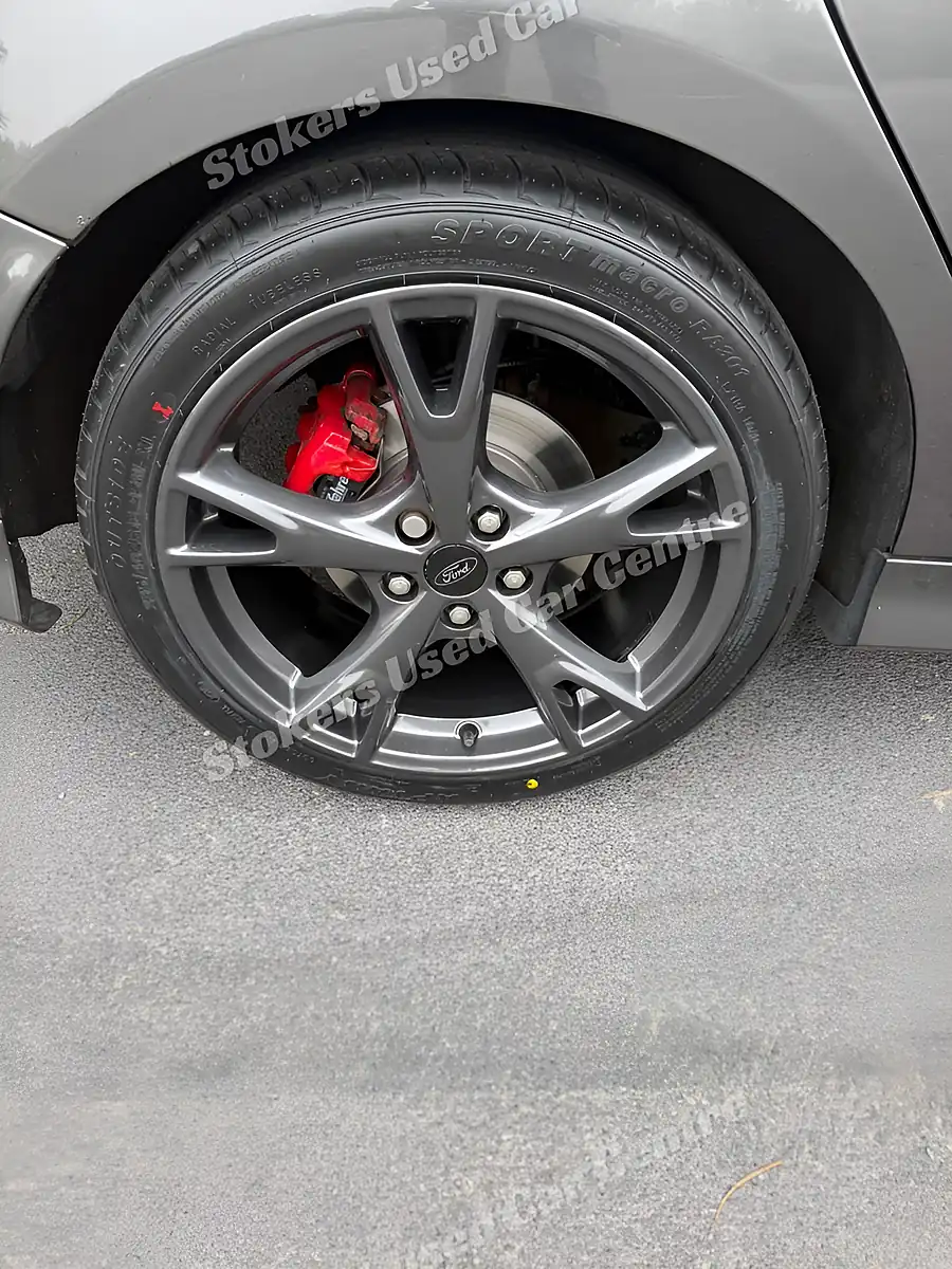 Used 2018 Ford Focus ST-Line X Grey - Interior and Exterior details 11