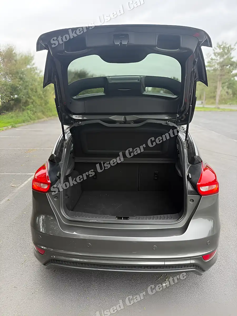 Used 2018 Ford Focus ST-Line X Grey - Interior and Exterior details 5