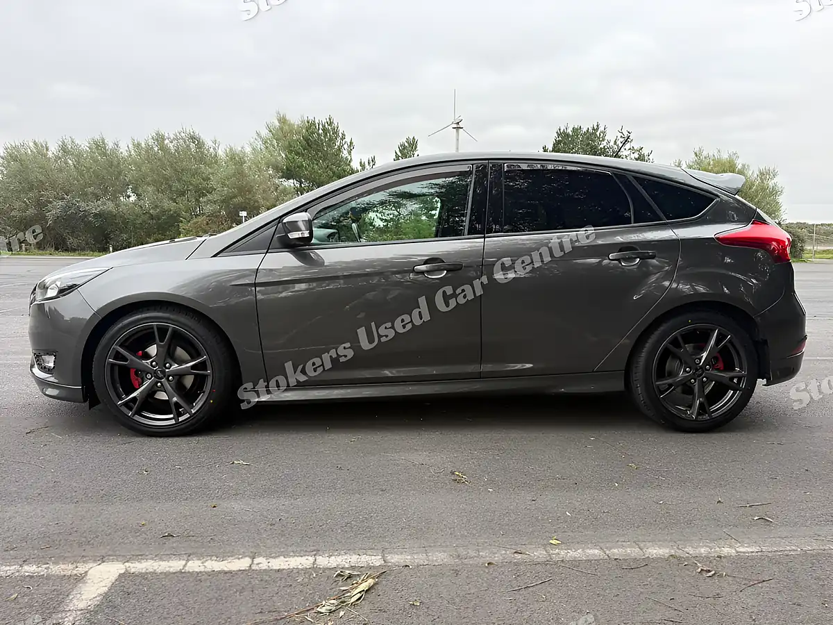 Used 2018 Ford Focus ST-Line X Grey - Interior and Exterior details 7