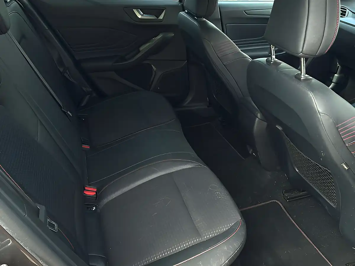 Used 2018 Ford Focus ST-Line X Magnetic - Interior and Exterior details 11