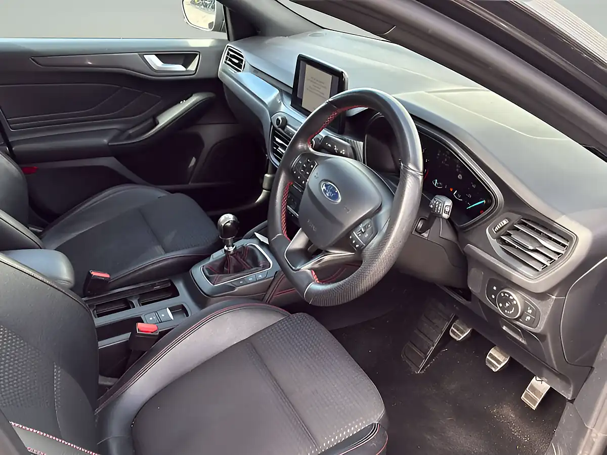 Used 2018 Ford Focus ST-Line X Magnetic - Interior and Exterior details 7