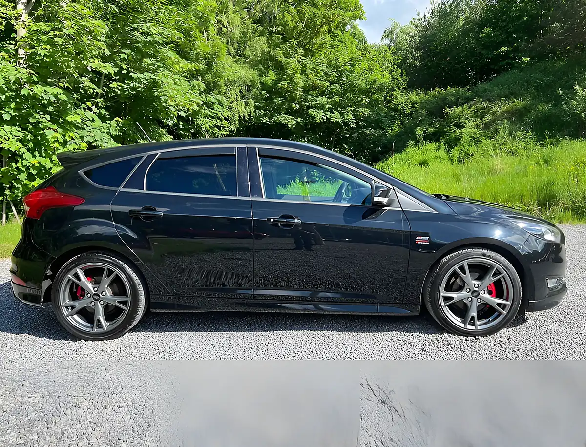Used 2018 Ford Focus ST-Line X Shadow Black - Interior and Exterior details 2