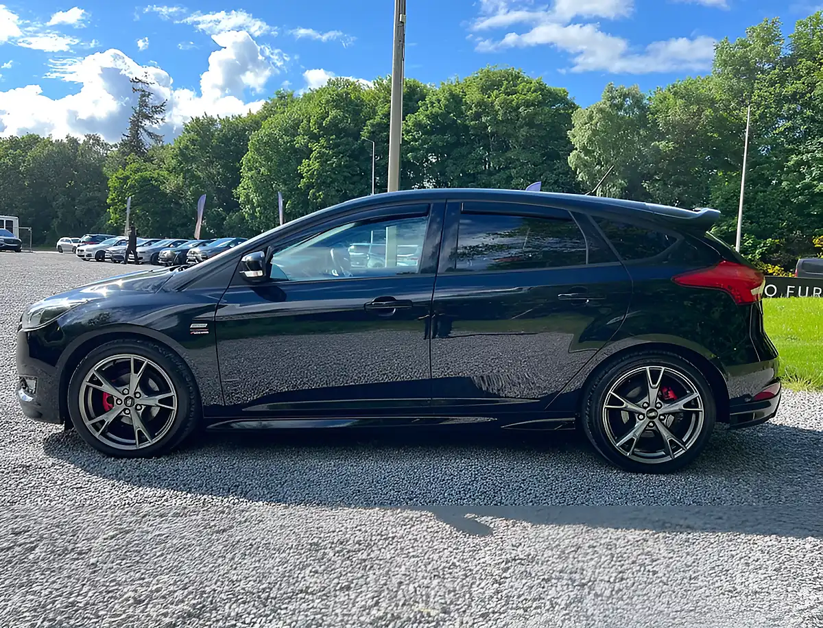 Used 2018 Ford Focus ST-Line X Shadow Black - Interior and Exterior details 6