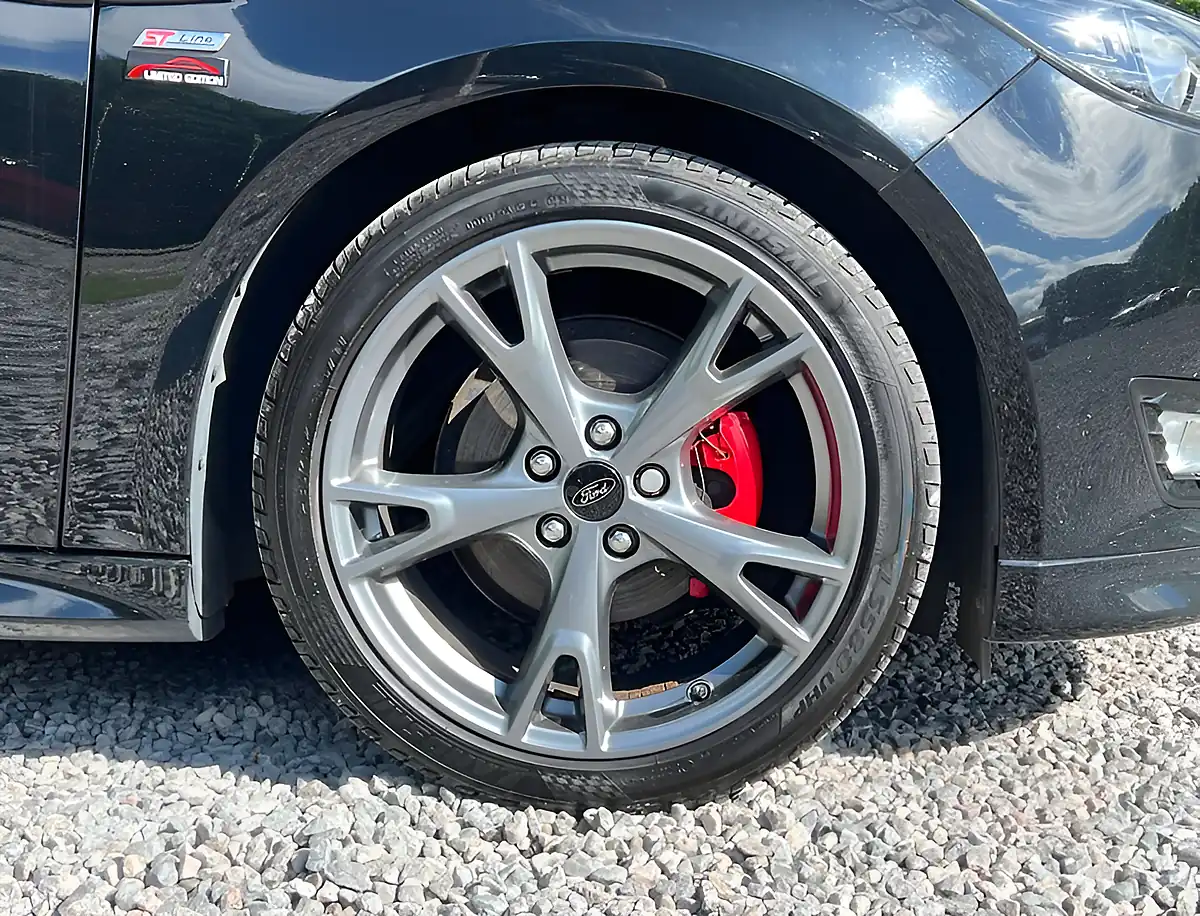 Used 2018 Ford Focus ST-Line X Shadow Black - Interior and Exterior details 9