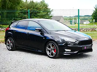 Used 2018 Ford Focus ST-Line X Shadow Black - Interior and Exterior details 2