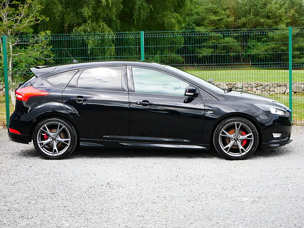 Used 2018 Ford Focus ST-Line X Shadow Black - Interior and Exterior details 5