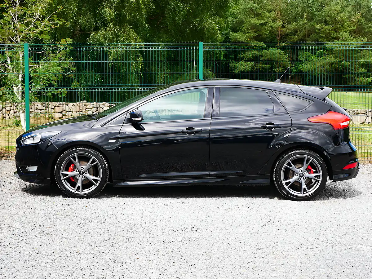 Used 2018 Ford Focus ST-Line X Shadow Black - Interior and Exterior details 6