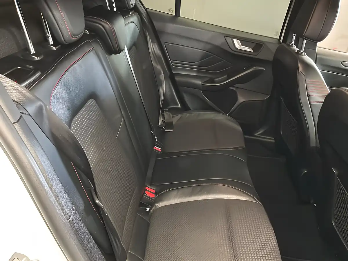 Used 2018 Ford Focus ST-Line X White - Interior and Exterior details 12