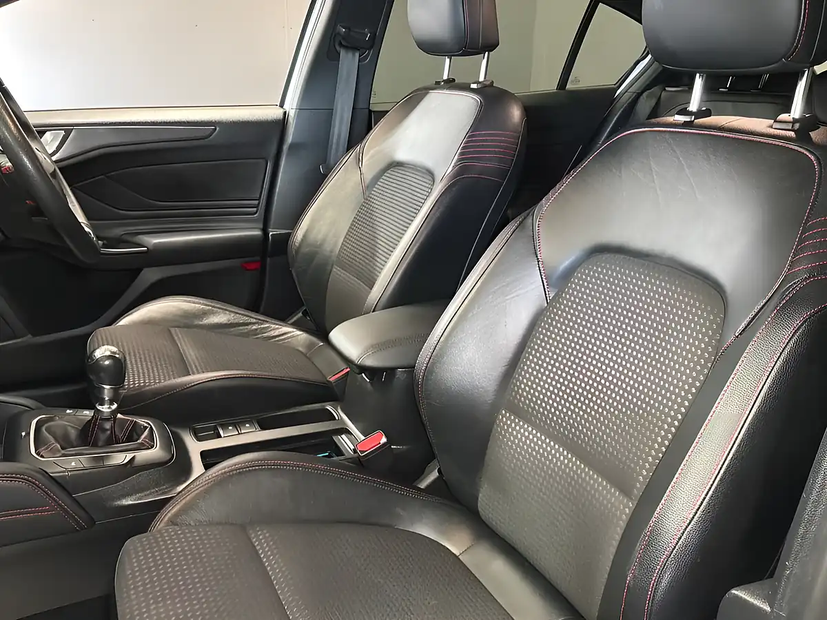 Used 2018 Ford Focus ST-Line X White - Interior and Exterior details 13