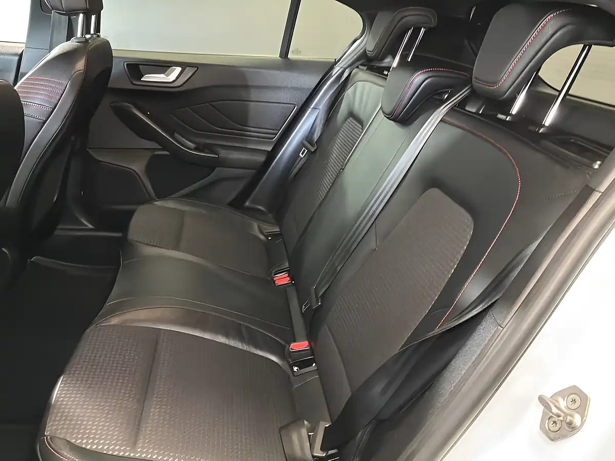 Used 2018 Ford Focus ST-Line X White - Interior and Exterior details 15
