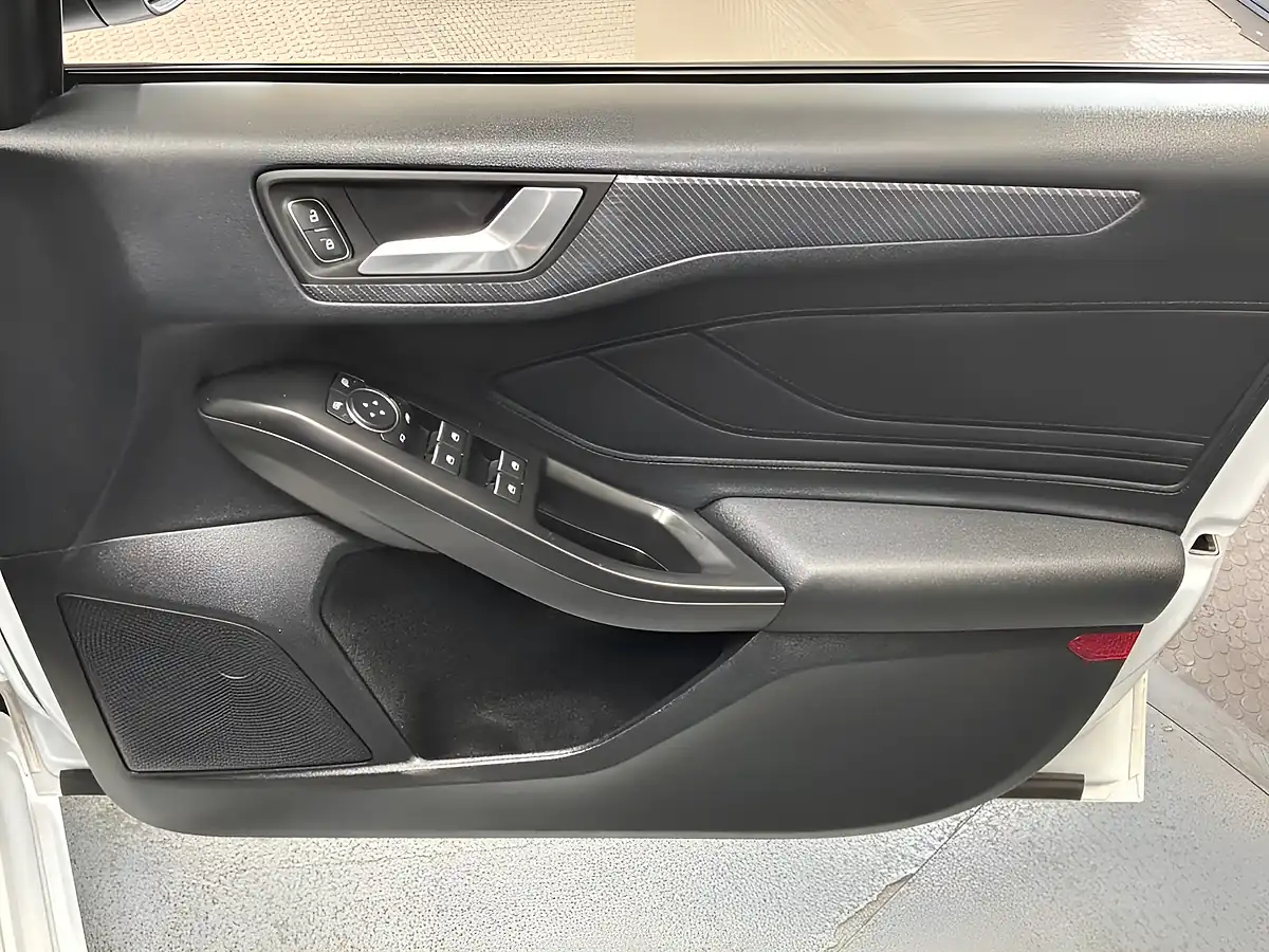 Used 2018 Ford Focus ST-Line X White - Interior and Exterior details 16