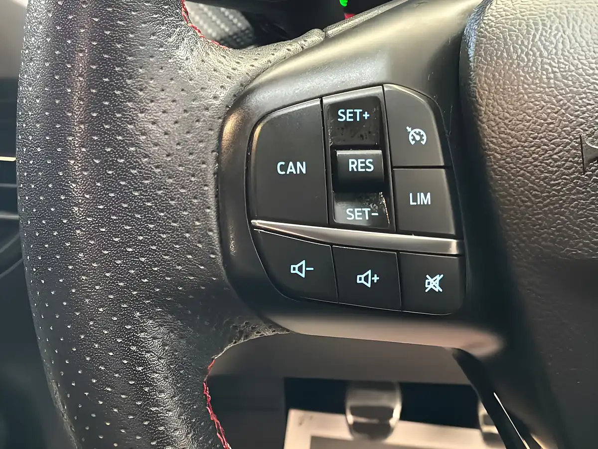 Used 2018 Ford Focus ST-Line X White - Interior and Exterior details 18