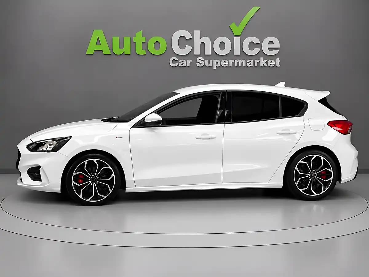 Used 2018 Ford Focus ST-Line X White - Interior and Exterior details 4