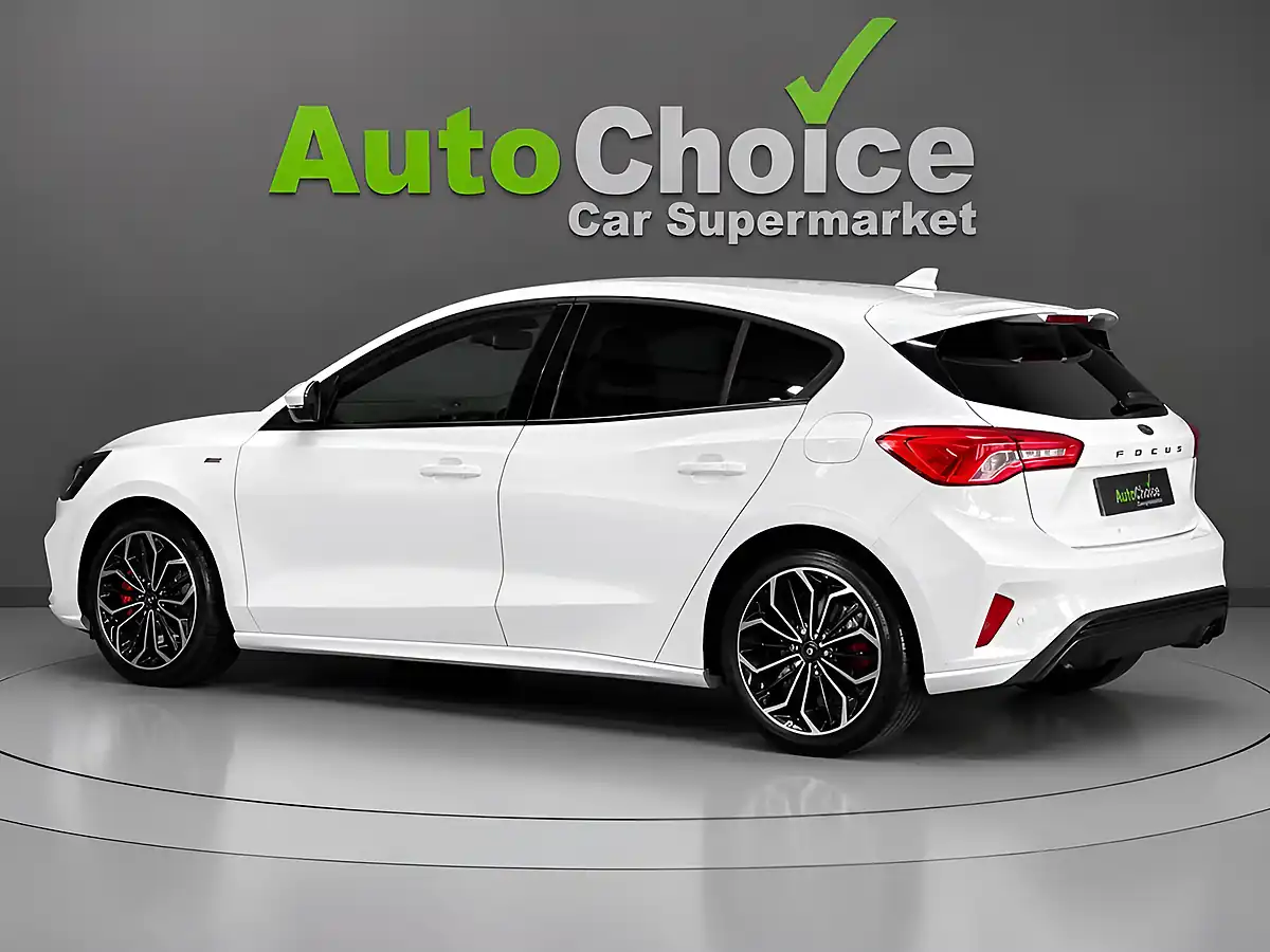 Used 2018 Ford Focus ST-Line X White - Interior and Exterior details 5