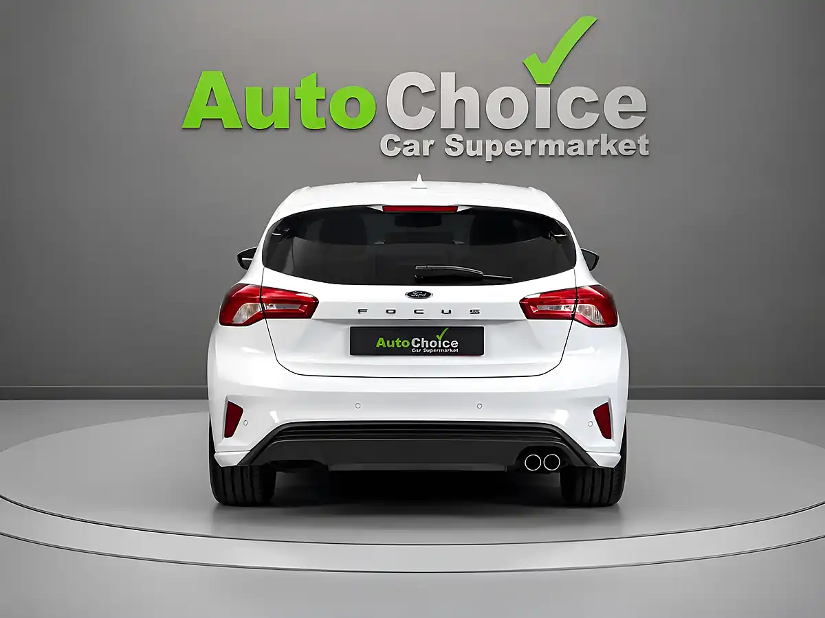 Used 2018 Ford Focus ST-Line X White - Interior and Exterior details 6