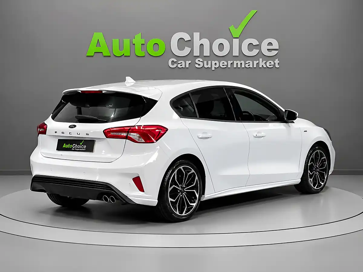 Used 2018 Ford Focus ST-Line X White - Interior and Exterior details 7