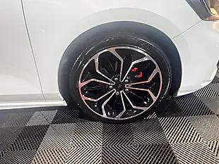 Used 2018 Ford Focus ST-Line X White - Interior and Exterior details 10
