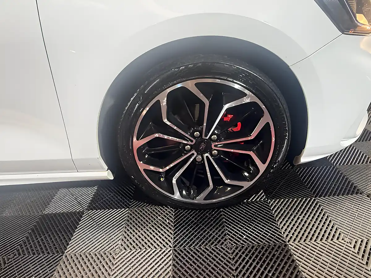 Used 2018 Ford Focus ST-Line X White - Interior and Exterior details 10