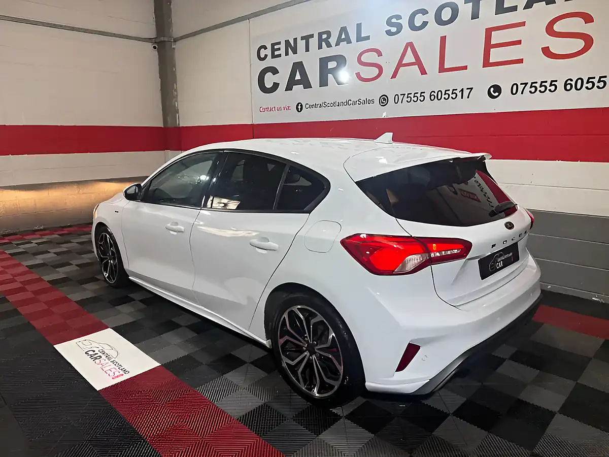 Used 2018 Ford Focus ST-Line X White - Interior and Exterior details 11