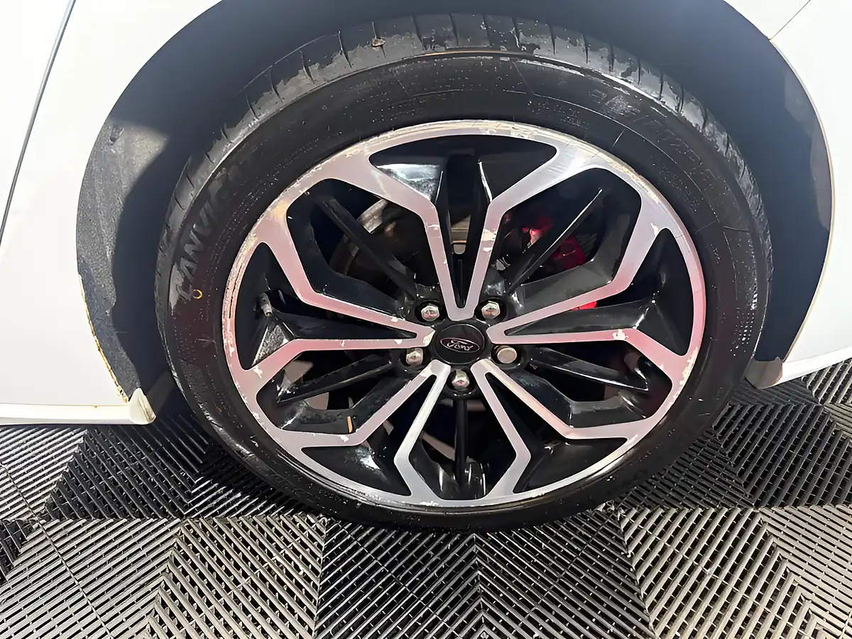 Used 2018 Ford Focus ST-Line X White - Interior and Exterior details 13