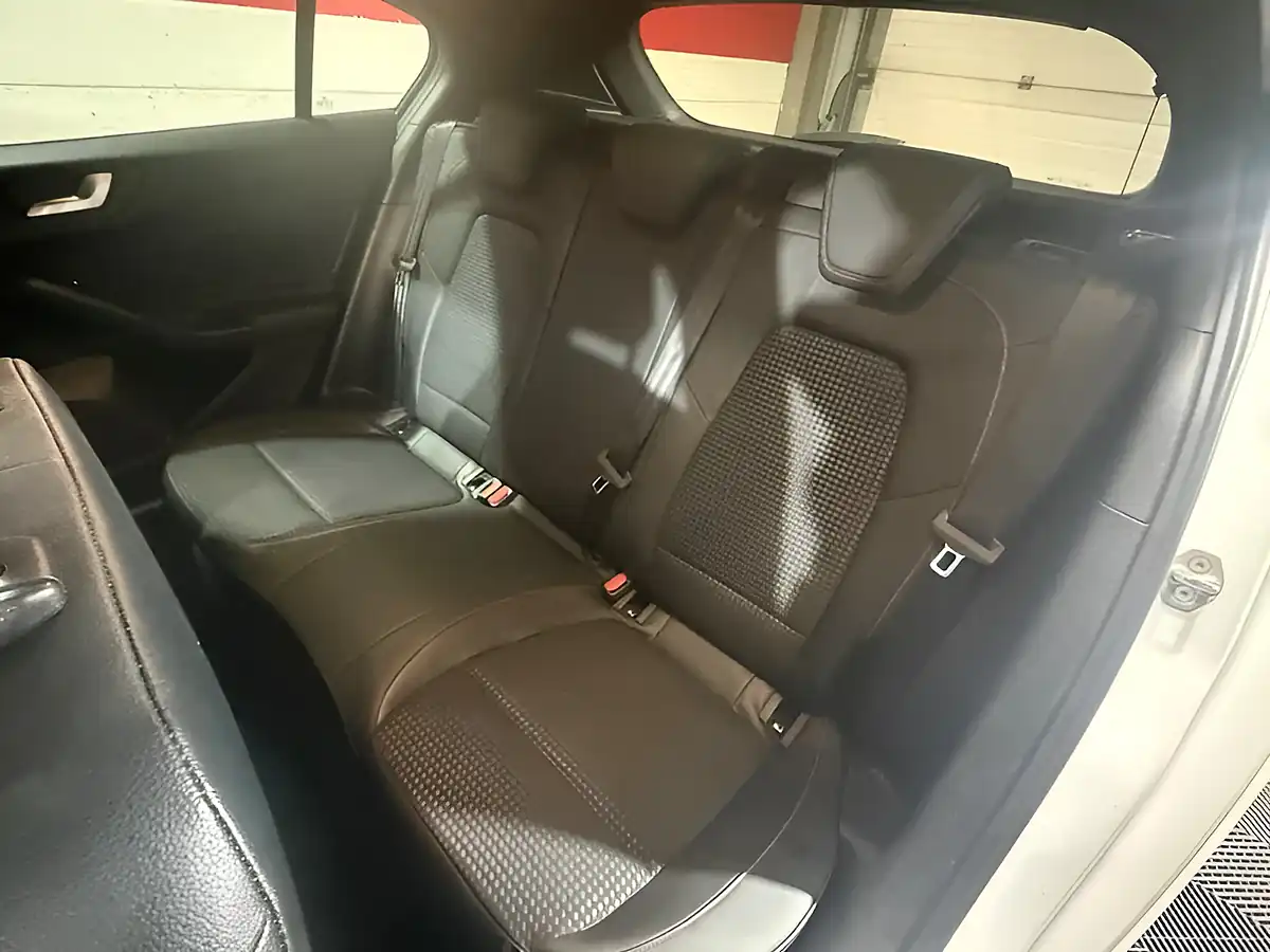 Used 2018 Ford Focus ST-Line X White - Interior and Exterior details 14