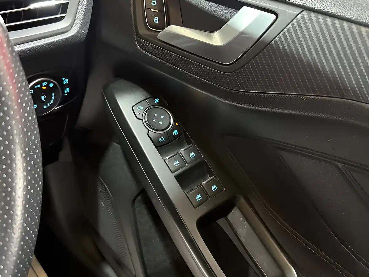 Used 2018 Ford Focus ST-Line X White - Interior and Exterior details 19