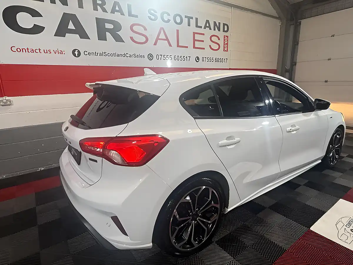 Used 2018 Ford Focus ST-Line X White - Interior and Exterior details 3
