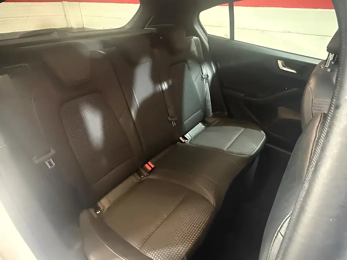 Used 2018 Ford Focus ST-Line X White - Interior and Exterior details 7