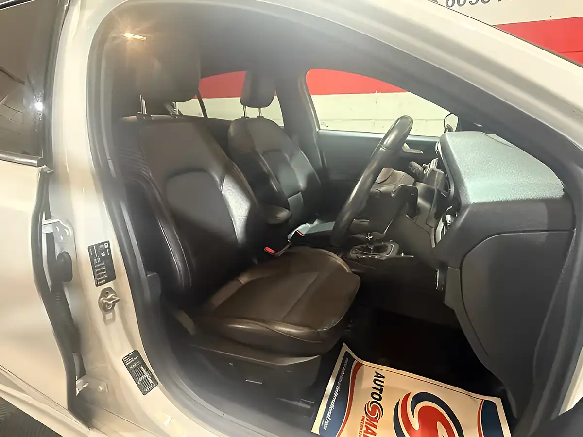 Used 2018 Ford Focus ST-Line X White - Interior and Exterior details 9