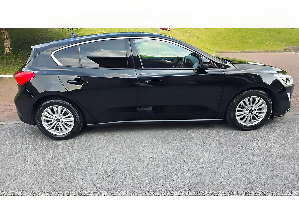 Used 2018 Ford Focus Titanium Black - Interior and Exterior details 5
