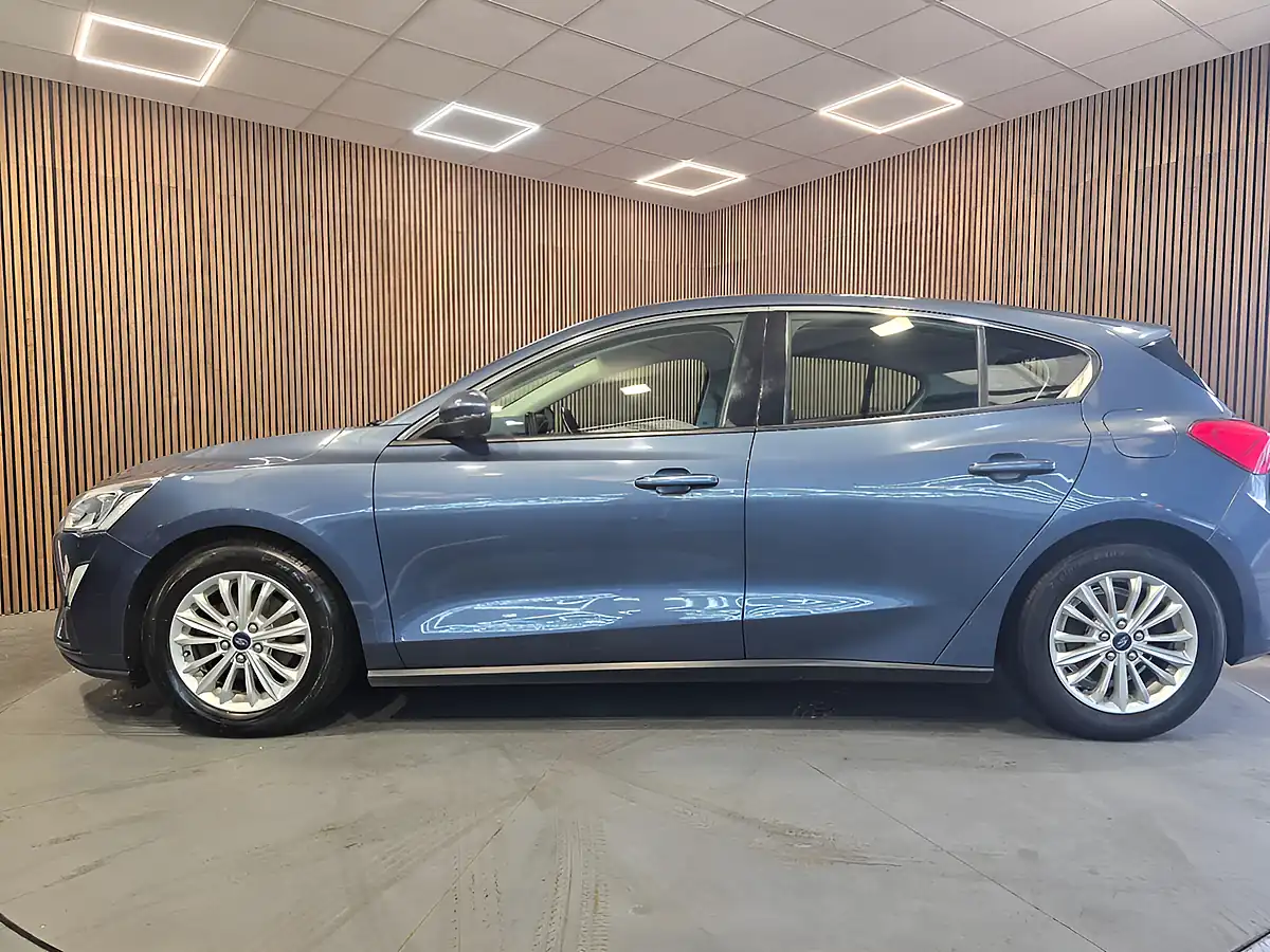 Used 2018 Ford Focus Titanium Blue - Interior and Exterior details 6