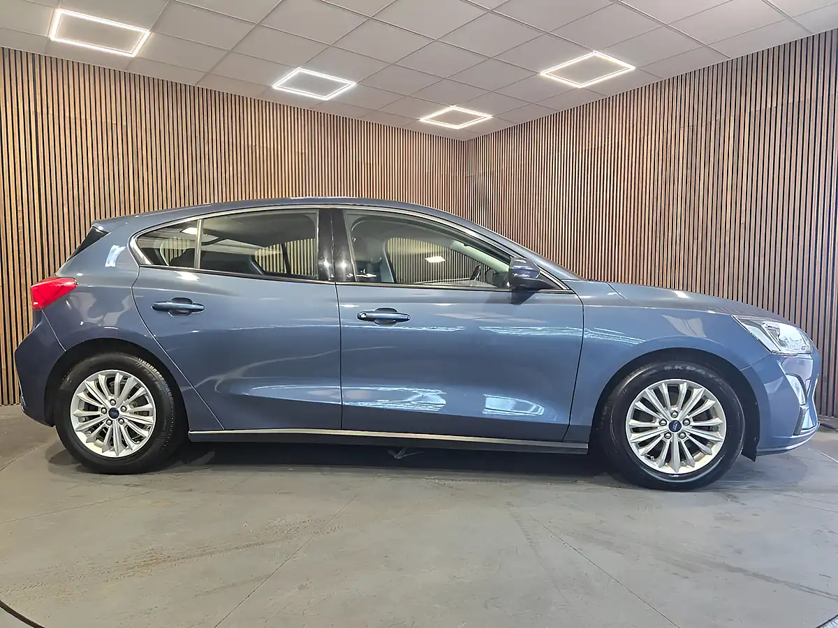 Used 2018 Ford Focus Titanium Blue - Interior and Exterior details 8
