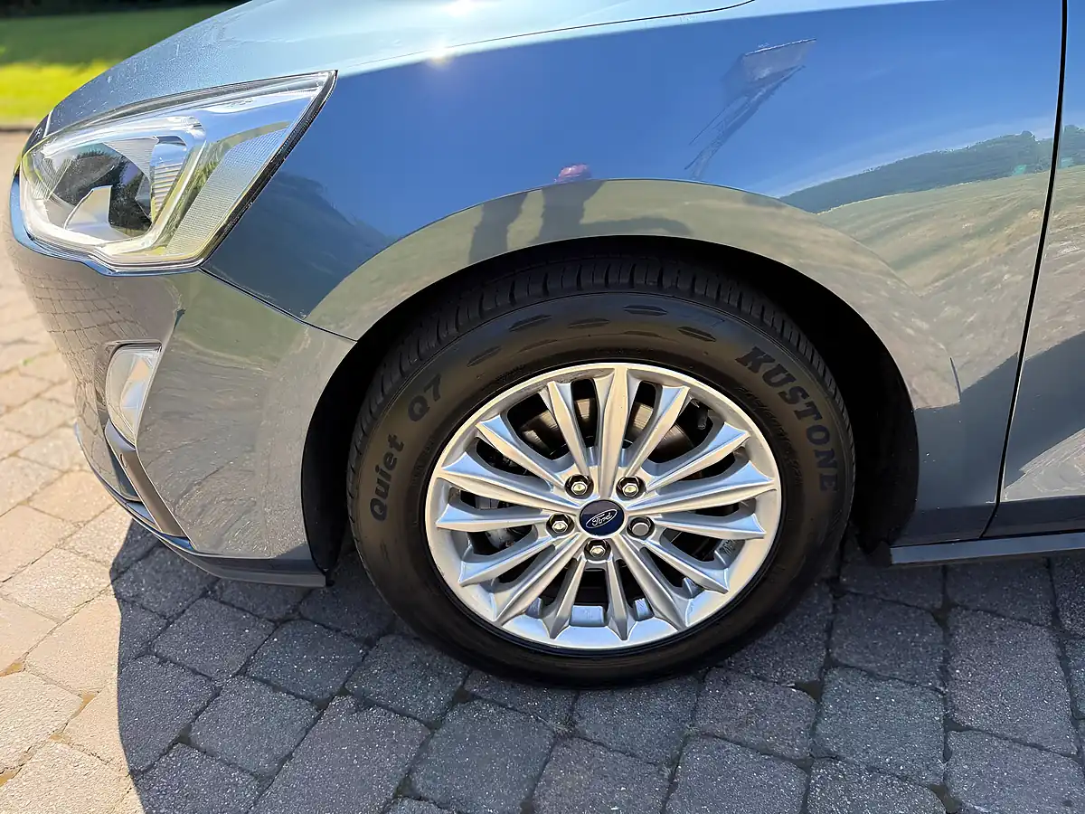Used 2018 Ford Focus Titanium Blue - Interior and Exterior details 11